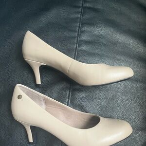 Nude LifeStride pumps size 7, like new